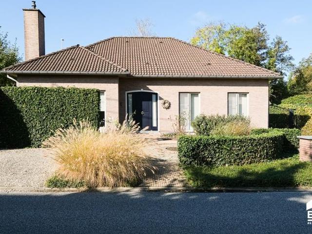 Ruime, instapklare villa met 6 slpk in Alken