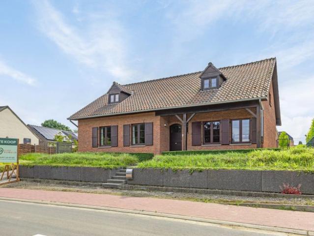 Ruime instapklare woning te koop in Nieuwerkerken