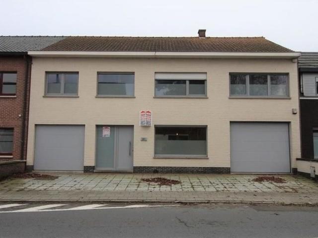 Ruime, instapklare gezinswoning met 7 slaapkamers, binnentui