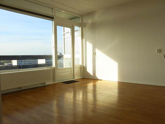 Ruime kamer in net en schoon dameshuis