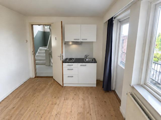 Ruime kamer met eigen kitchenette