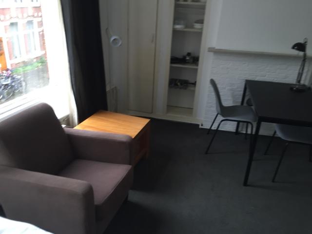Ruime kamer met keuken