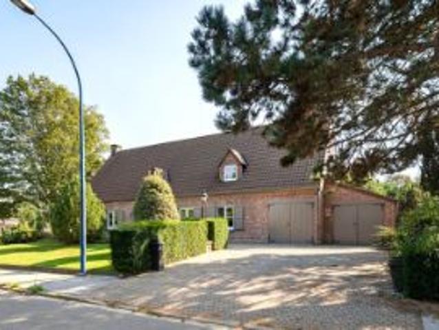 Ruime, karaktervolle villa met zonnige zuid tuin