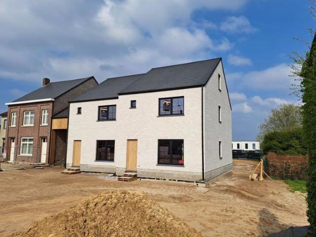 RUIME LANDELIJKE NIEUWBOUWWONING MET 3 SLPK'S, ZOLDER EN KEL
