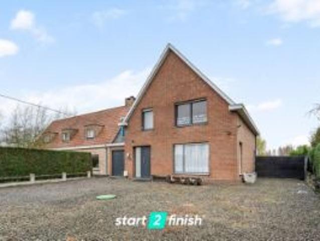 Ruime landelijke woning in Roeselare te koop!