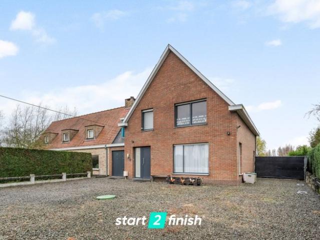 Ruime landelijke woning in Roeselare te koop!