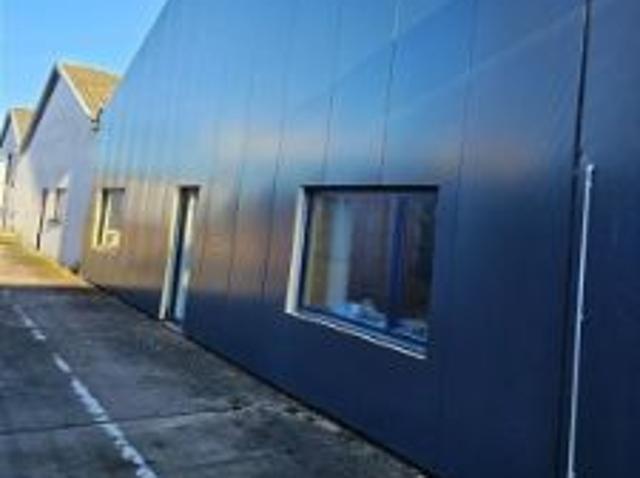 Ruime loods van 800 m² voorzien van sanitair en kitchenette