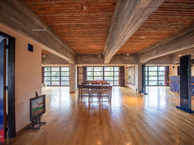 Ruime loft in voormalig fabrieksgebouw