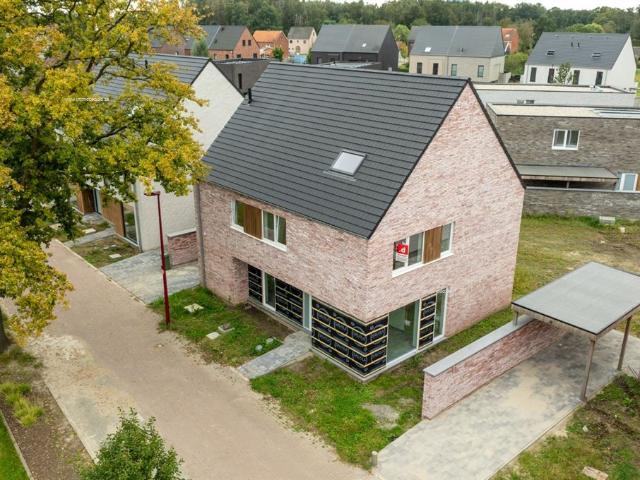 Ruime open bebouwing met 3 slpk's & zon gerichte tuin
