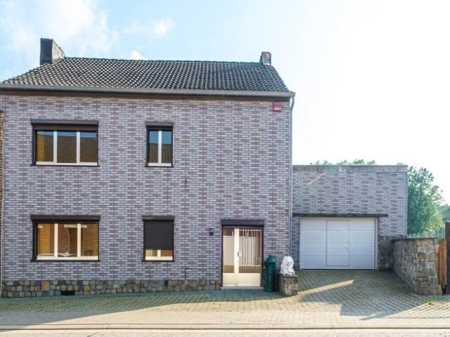 Ruime, rustig gelegen woning met renovatiepotentieel