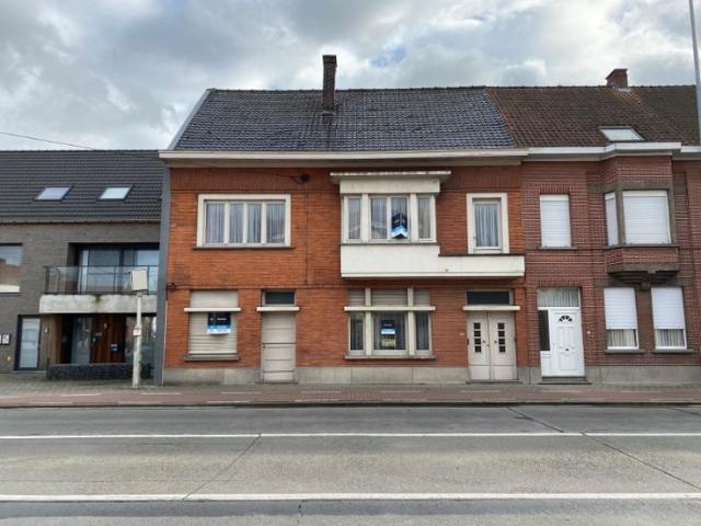 ruime, statige burgerwoning met tuin en uitweg achteraan
