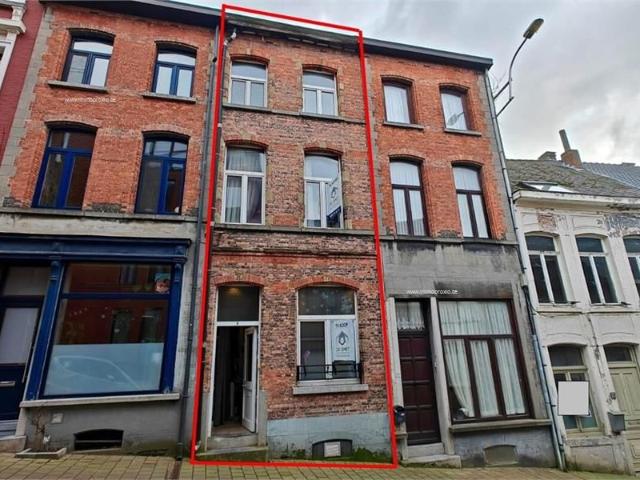 Ruime stadswoning 4 kamers met potentieel te koop te GERAARDSBERGEN 9500
