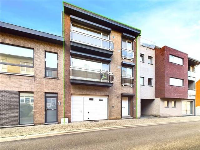 Ruime stadswoning met 3 slpk en grote garage!