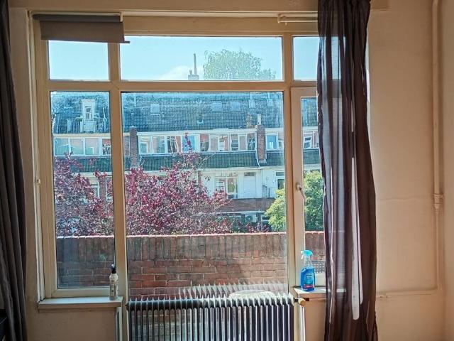 Ruime studentenkamer vlakbij CS met eigen balkon