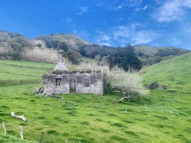 Ruína T2 com Vista e Potencial de Ampliação Calheta, Santo Espírito