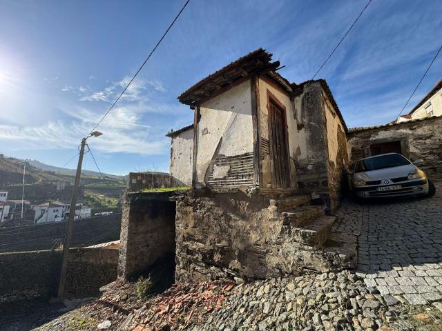 Ruina Vista para Rio Corvo com Praia Fluvial | Alvações do Corgo