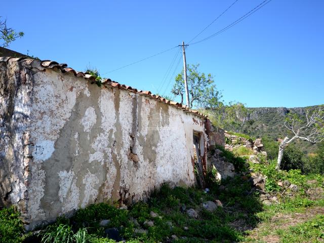 Ruina com Amplo e Vista Fantastica para a Rocha da Pena, Loulé