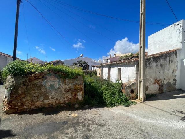 Ruína com Potencial no Coração da Aldeia de Espiche! 0m² Praia da Luz