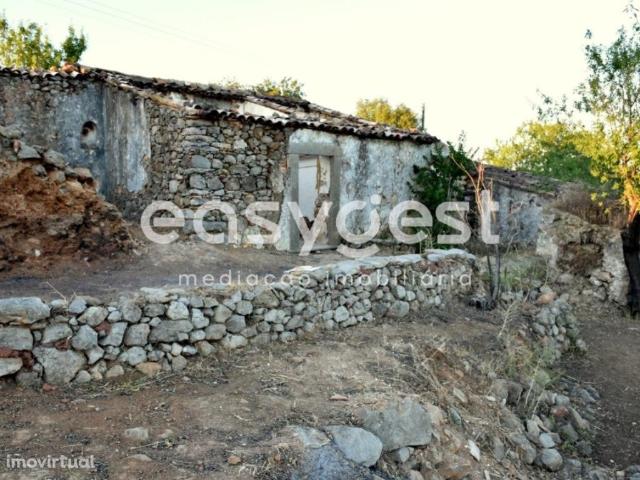 Runa com Terreno de excelentes reas em Santa Catarina Fonte do Bispo