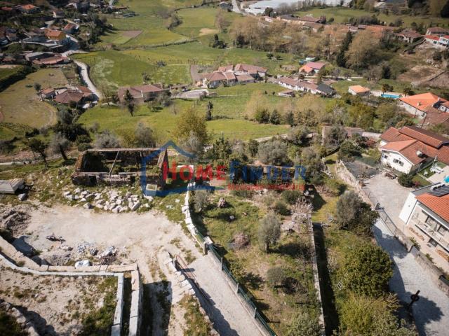 Ruína com terreno em Frades – A 15 min de Braga e 20 min do Gerês