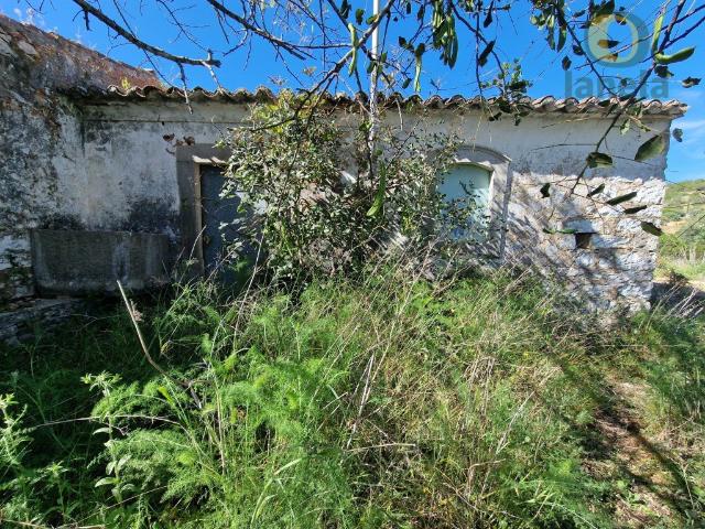 Ruína com vista mar inserida em terreno com 3160 m2 70m² Conceição e Estói