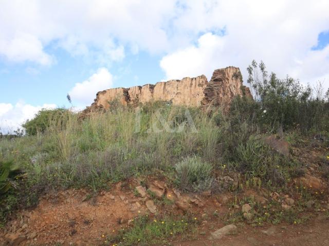 Ruína em terreno com 10ha vistas serra e mar Tavira Algarve
