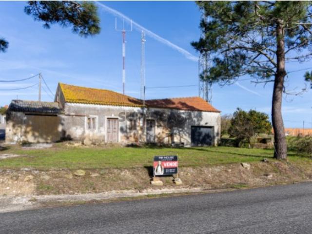 Ruína em terreno com 1280m2 em Usseira Óbidos