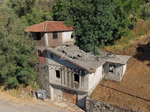 Ruína em Pedra para Reabilitação com Terreno Seramil, Amares