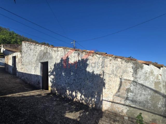 Ruína para reconstrução na Nave do Barão Loulé