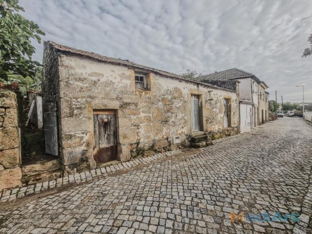 Ruína para reconstrução em Sabrosa