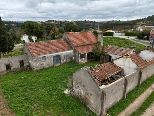 Ruína para recuperar com terreno