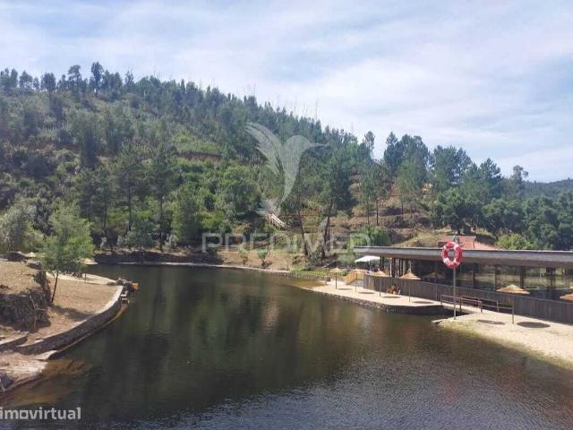 Ruina perto praia fluvial Troviscal
