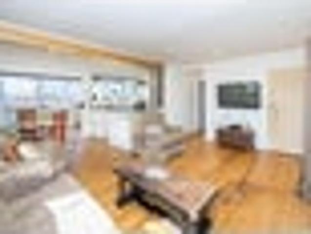Rural Views & Easy Living in Meremere