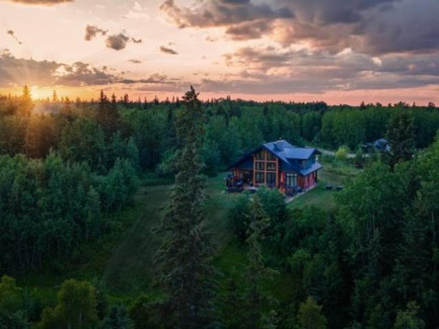 Rural Westlock County, AB, T0G 0Y0 Luxury House for sale | Listing ID E4488 | Royal LePage Carriage Trade Luxury Properties
