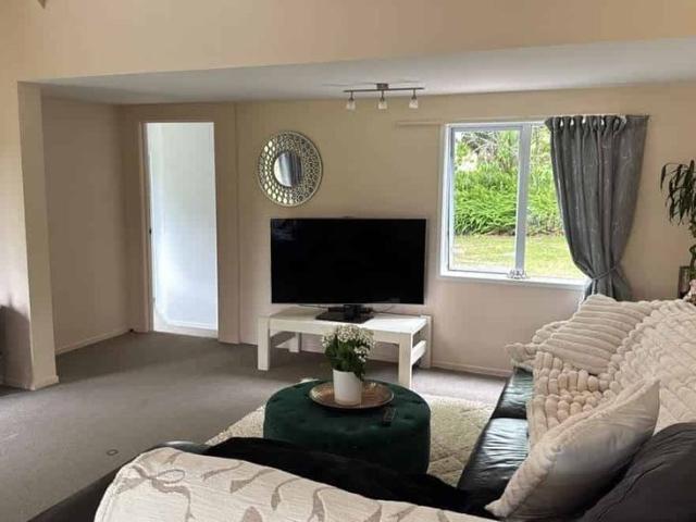 Rural country cottage in Dairy flat