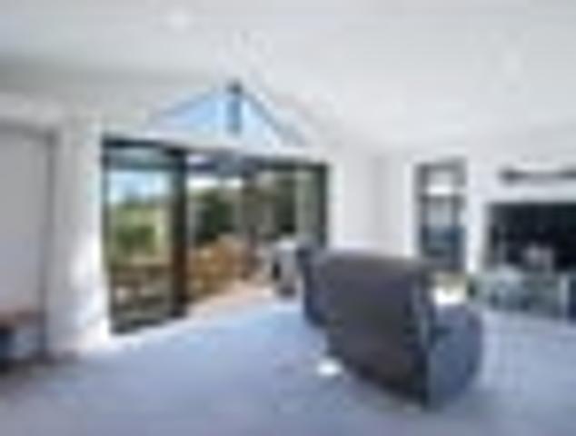 Rural & Sea Views, Great Storage &.