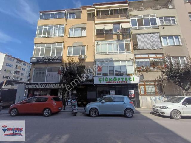 Rüstempaşa Mah. İsmet Acar Caddesi Üzerinde Satılık 2+1 Daire