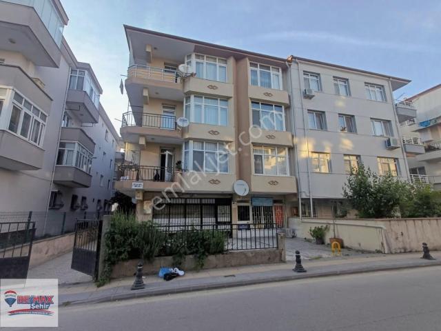 Rüstempaşa Mah. Kaymakam Erkin Sokakta Kiralık 3+1 Daire