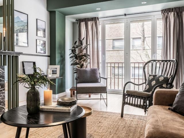 Rustic Modern 2 Bedroom Flat with Private Balcony and Dedicated Workspace, Madrid Amsterdam Apartments for Rent