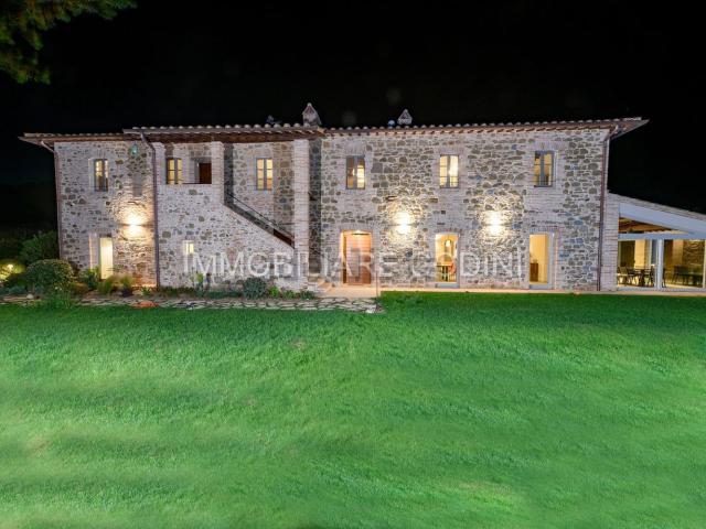 Rustici e casali in affitto di 150 m² in Via Montescosso