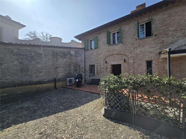 Rustici e casali in affitto di 160 m² in Via Covignano, 276