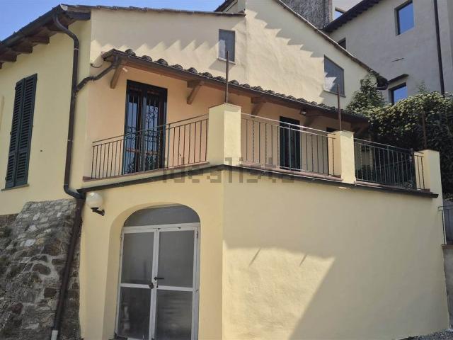Rustici e casali in affitto di 195 m² in Via Monte Oliveto