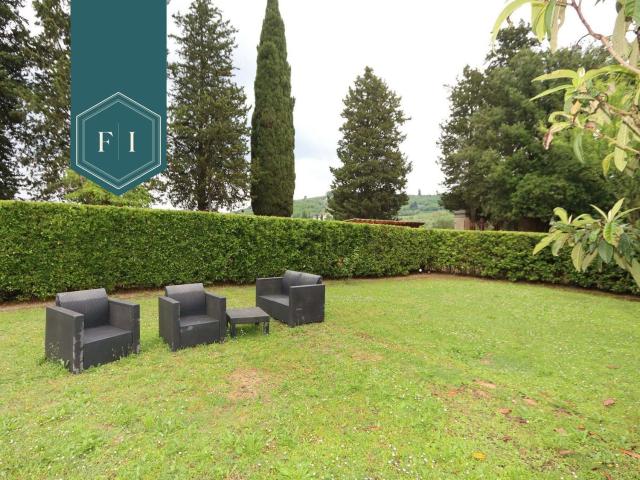 Rustici e casali in affitto di 190 m² in Via Poggio Secco