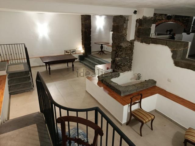 Rustici e casali in affitto di 400 m² in Via Longi