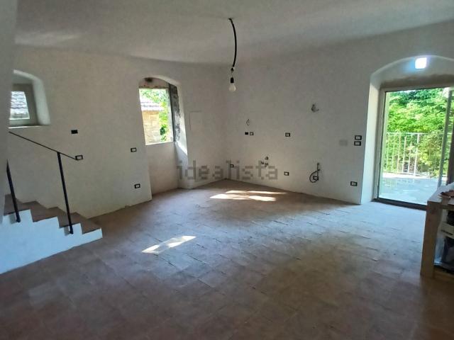 Rustici e casali in affitto di 60 m² in Via poggio uccellini