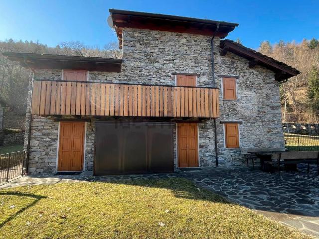 Rustici e casali in vendita di 104 m² in Via Dosso