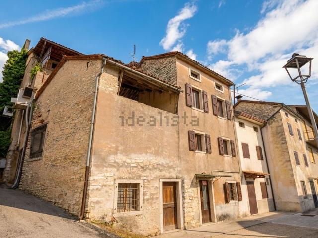 Rustici e casali in vendita di 104 m² in Via Vitarolo