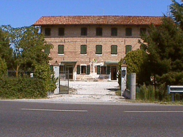 Rustici e casali in vendita di 1050 m² in Via Triestina, 180