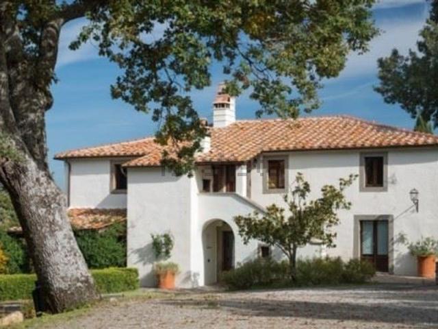 Rustici e casali in vendita di 1050 m²