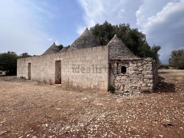 Rustici e casali in vendita di 10560 m² in Contrada Capece